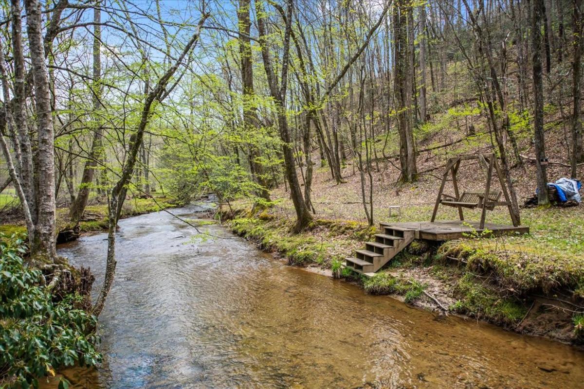 Cozy Cabin Beside Briar Creek, Fire Pit, Wifi Villa Ellijay Eksteriør billede