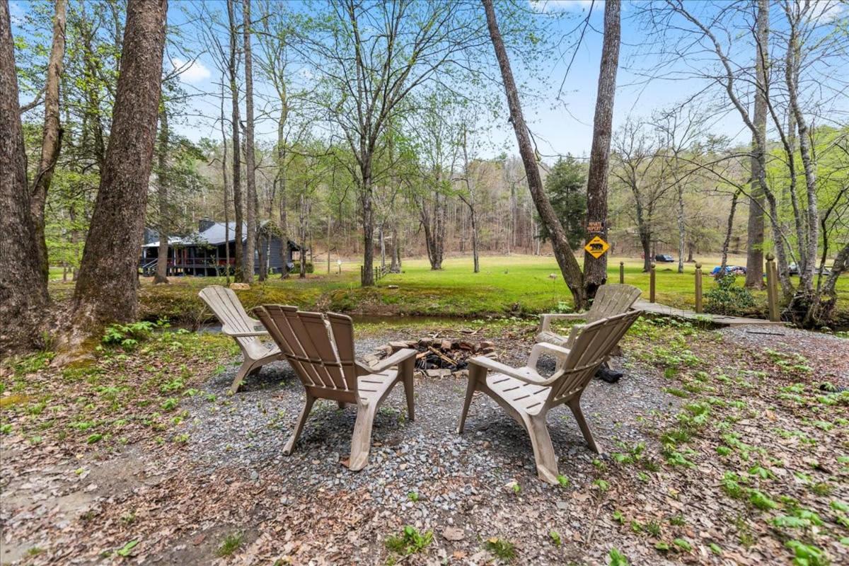 Cozy Cabin Beside Briar Creek, Fire Pit, Wifi Villa Ellijay Eksteriør billede