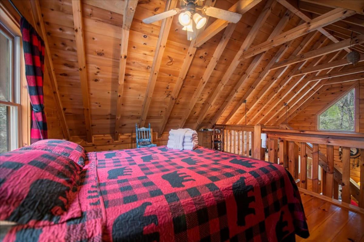 Cozy Cabin Beside Briar Creek, Fire Pit, Wifi Villa Ellijay Eksteriør billede