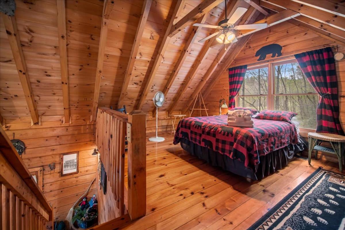 Cozy Cabin Beside Briar Creek, Fire Pit, Wifi Villa Ellijay Eksteriør billede